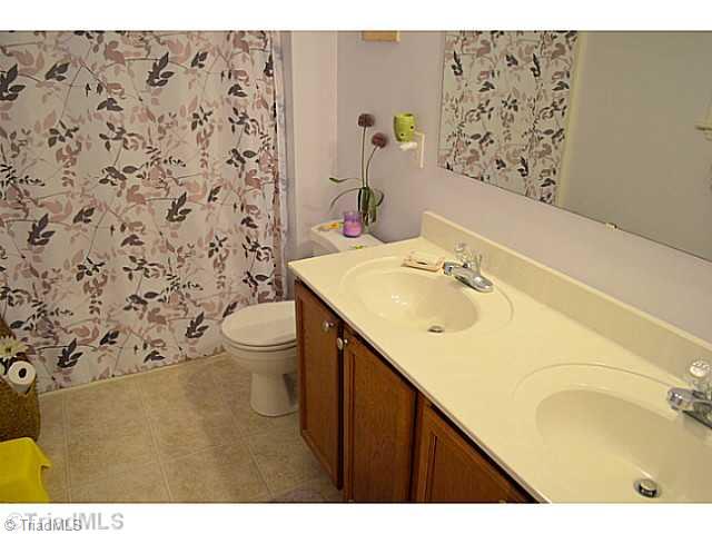 1140 Laurel Crest Road King, NC 27021 - Photo 10 of 16 Bath.