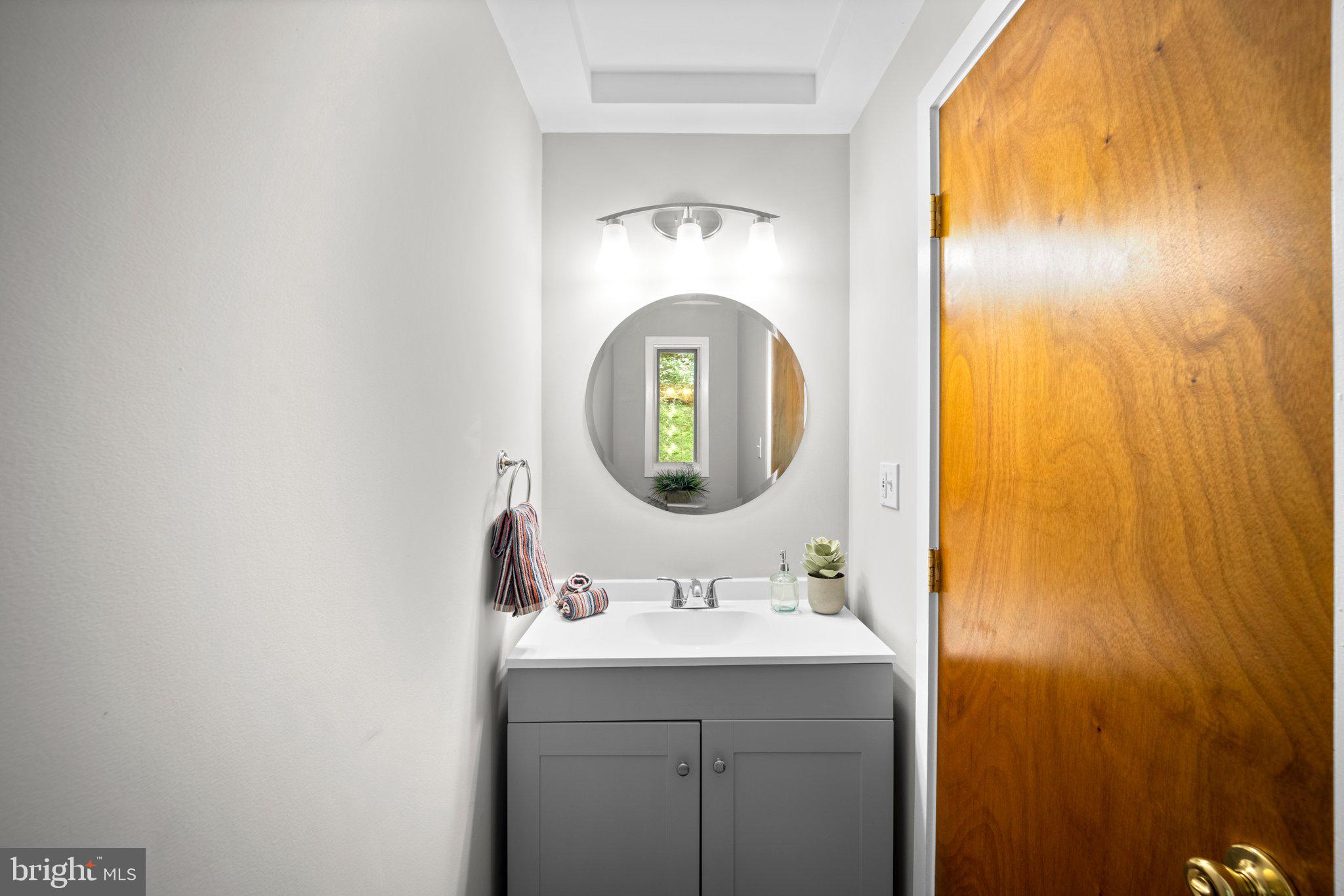 810 Governor Bridge Road Davidsonville, MD 21035 - Photo 18 of 57 Powder Room