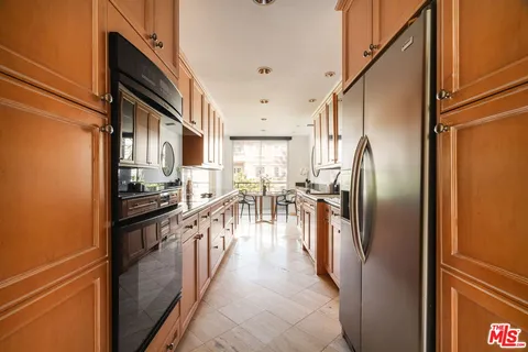$1,395,000 | 121 South Palm Drive, Unit 401, Beverly Hills, CA 90212