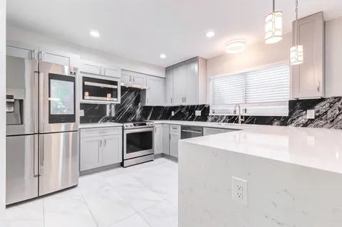 $257,000 | 11643 Village Pl Drive, Unit 194, Houston, TX 77077