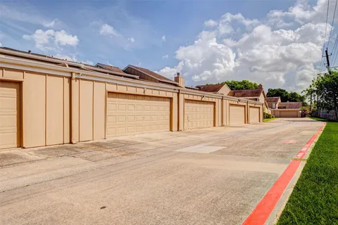 $257,000 | 11643 Village Pl Drive, Unit 194, Houston, TX 77077