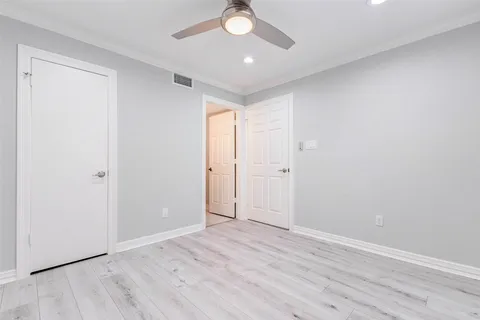 $257,000 | 11643 Village Pl Drive, Unit 194, Houston, TX 77077