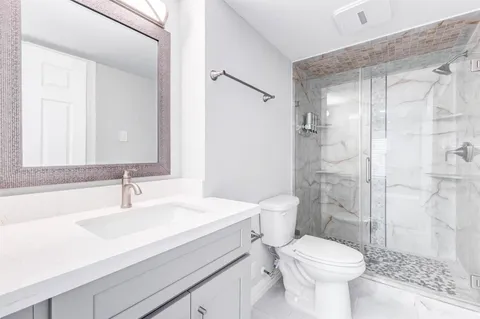 $257,000 | 11643 Village Pl Drive, Unit 194, Houston, TX 77077