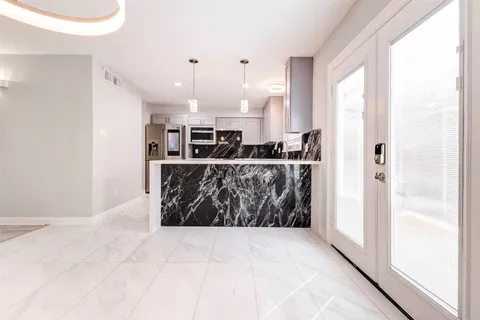 $257,000 | 11643 Village Pl Drive, Unit 194, Houston, TX 77077