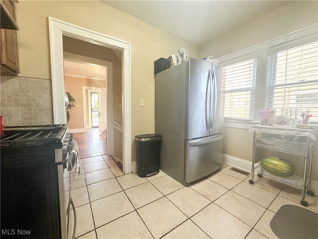 3257 Cedarbrook Road Cleveland, OH 44118 - Photo 5 of 16 Gallery Image 5
