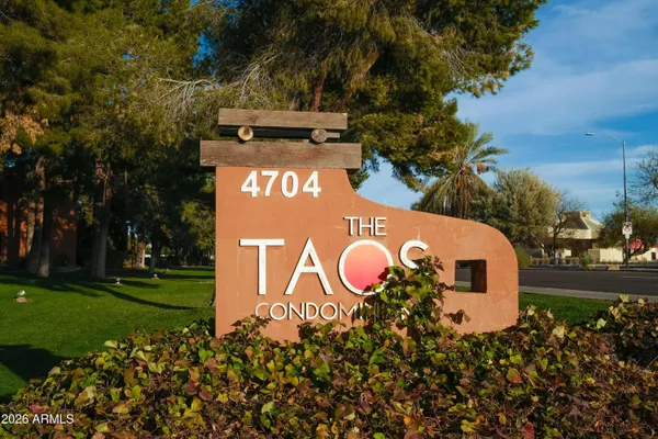 $329,900 | 4704 East Paradise Village Parkway North, Unit 226, Phoenix, AZ 85032