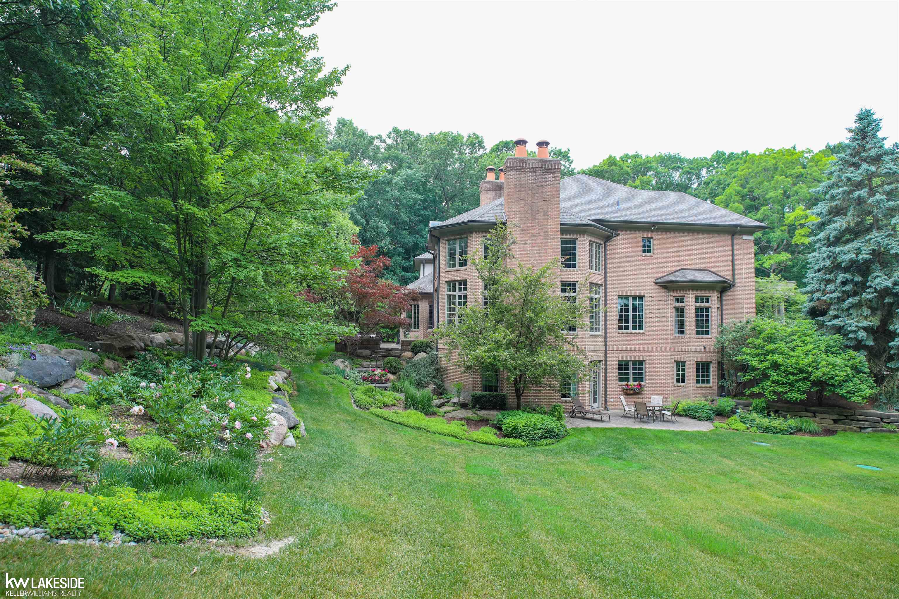 2000 Touraine Drive Rochester, MI 48306 - Photo 52 of 74 50129645-9D52A57A-1B66-4D30-A9DC-C1FAA6509151.JPG