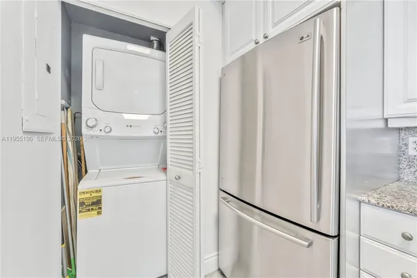 $3,350 | 888 Brickell Key Drive, Unit 2201, Miami, FL 33131