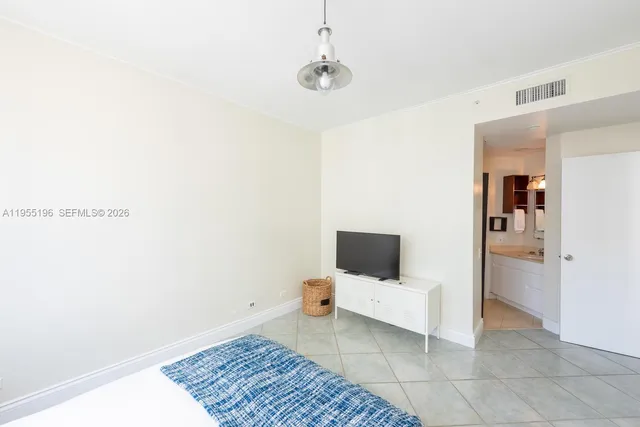 $3,450 | 888 Brickell Key Drive, Unit 2201, Miami, FL 33131