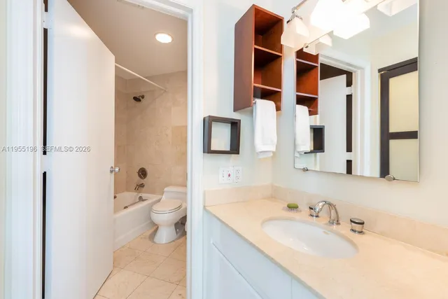 $3,450 | 888 Brickell Key Drive, Unit 2201, Miami, FL 33131