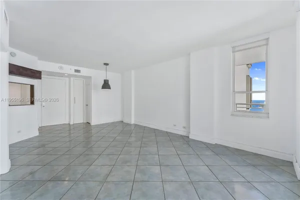 $3,350 | 888 Brickell Key Drive, Unit 2201, Miami, FL 33131