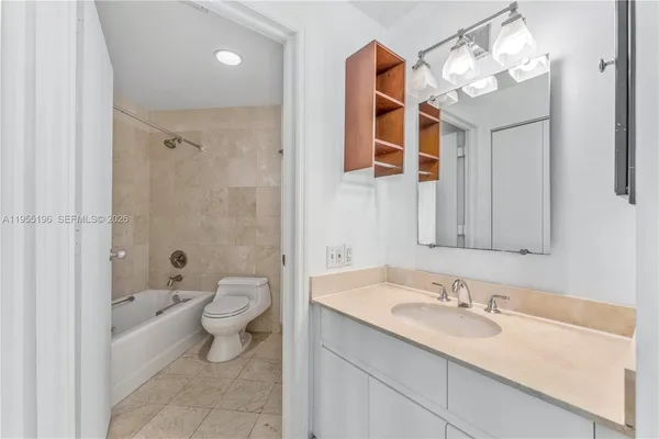 $3,350 | 888 Brickell Key Drive, Unit 2201, Miami, FL 33131