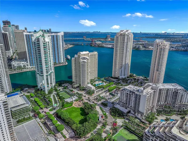 $3,350 | 888 Brickell Key Drive, Unit 2201, Miami, FL 33131
