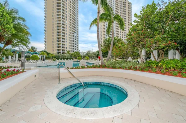 $3,350 | 888 Brickell Key Drive, Unit 2201, Miami, FL 33131