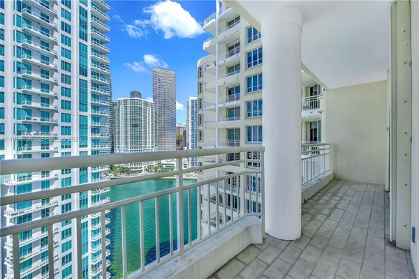 $3,350 | 888 Brickell Key Drive, Unit 2201, Miami, FL 33131