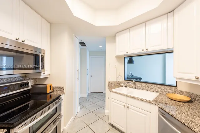 $3,450 | 888 Brickell Key Drive, Unit 2201, Miami, FL 33131