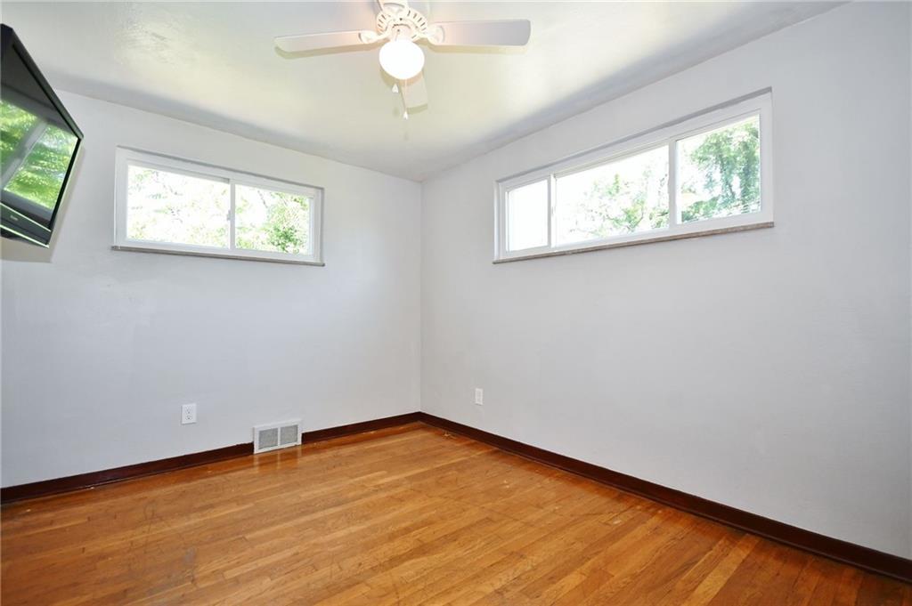 223 Crestview Road Pittsburgh, PA 15235 - Photo 12 of 22 Gallery Image 12