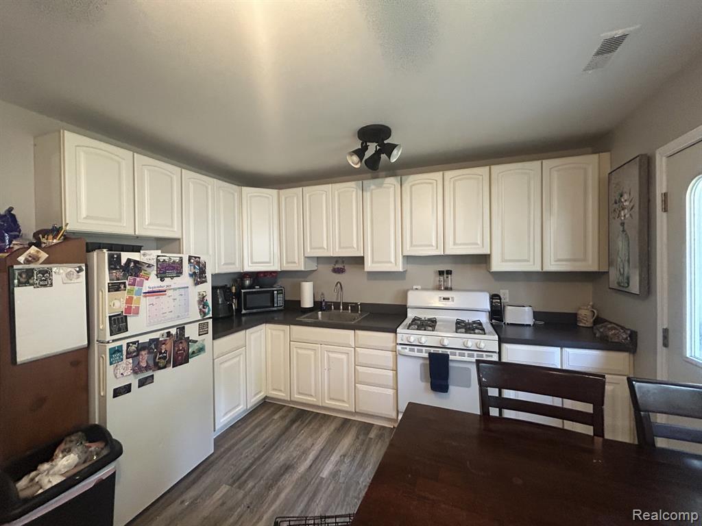 511 Alfred Road Ortonville, MI 48462 - Photo 4 of 13 Gallery Image 4