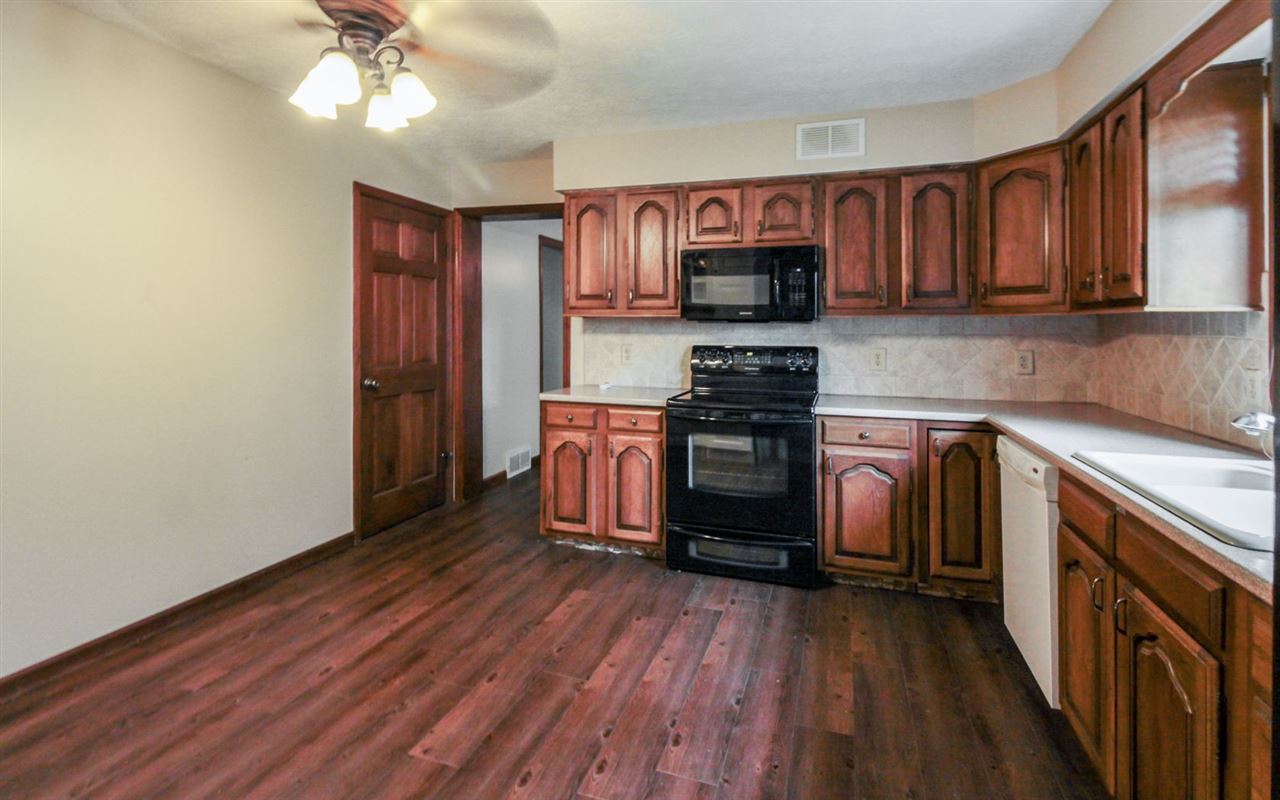 715 West Spring Street Eldridge, IA 52748 - Photo 7 of 23 Gallery Image 7