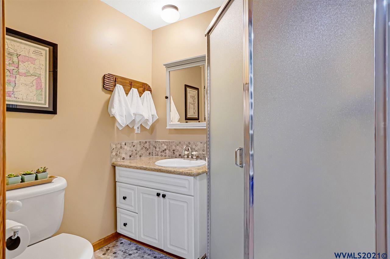 3741 Croisan Creek Road Salem, OR 97302 - Photo 15 of 42 Gallery Image 15