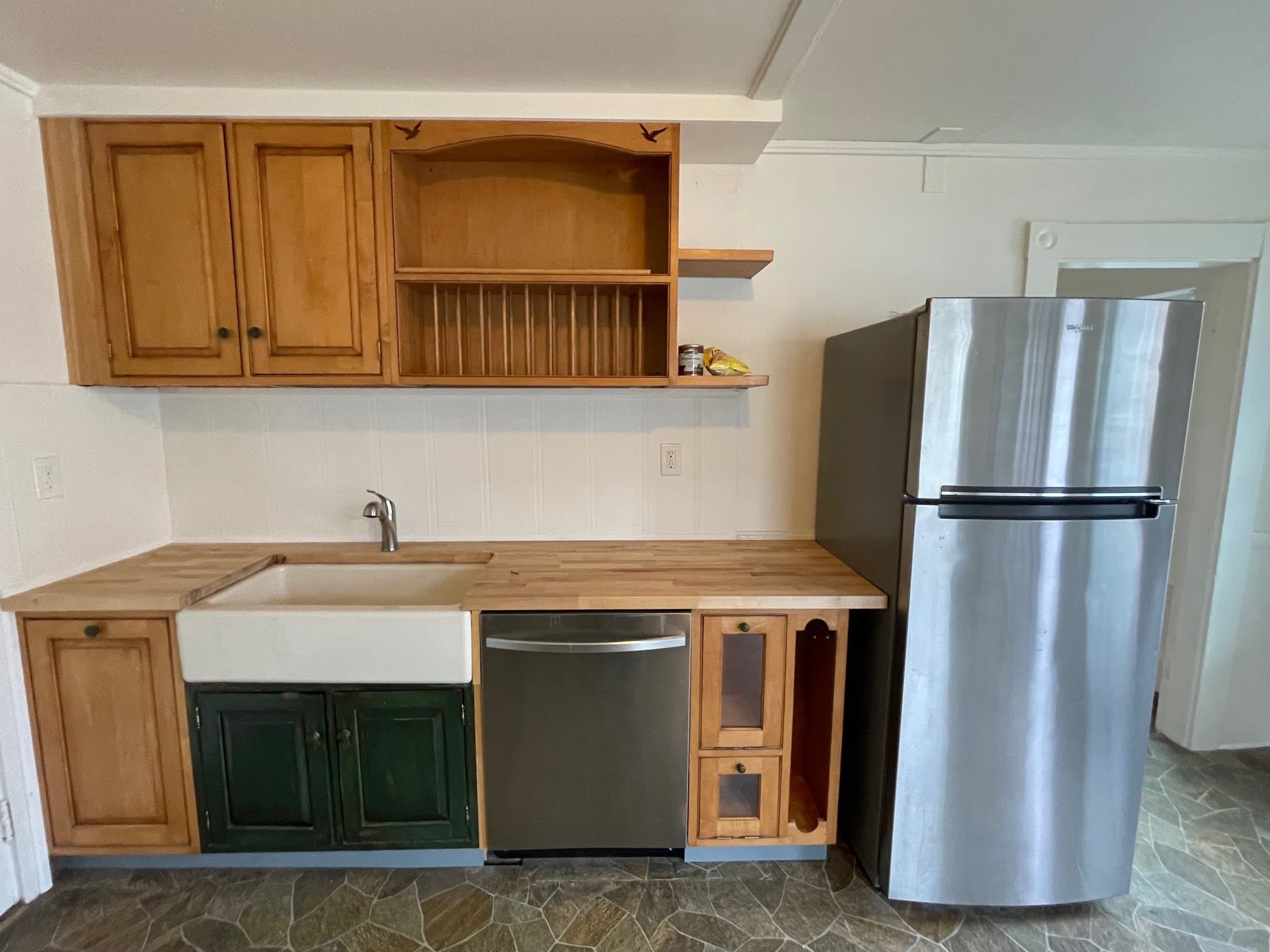 34 Maple Street Rochester, NH 03867 - Photo 11 of 28