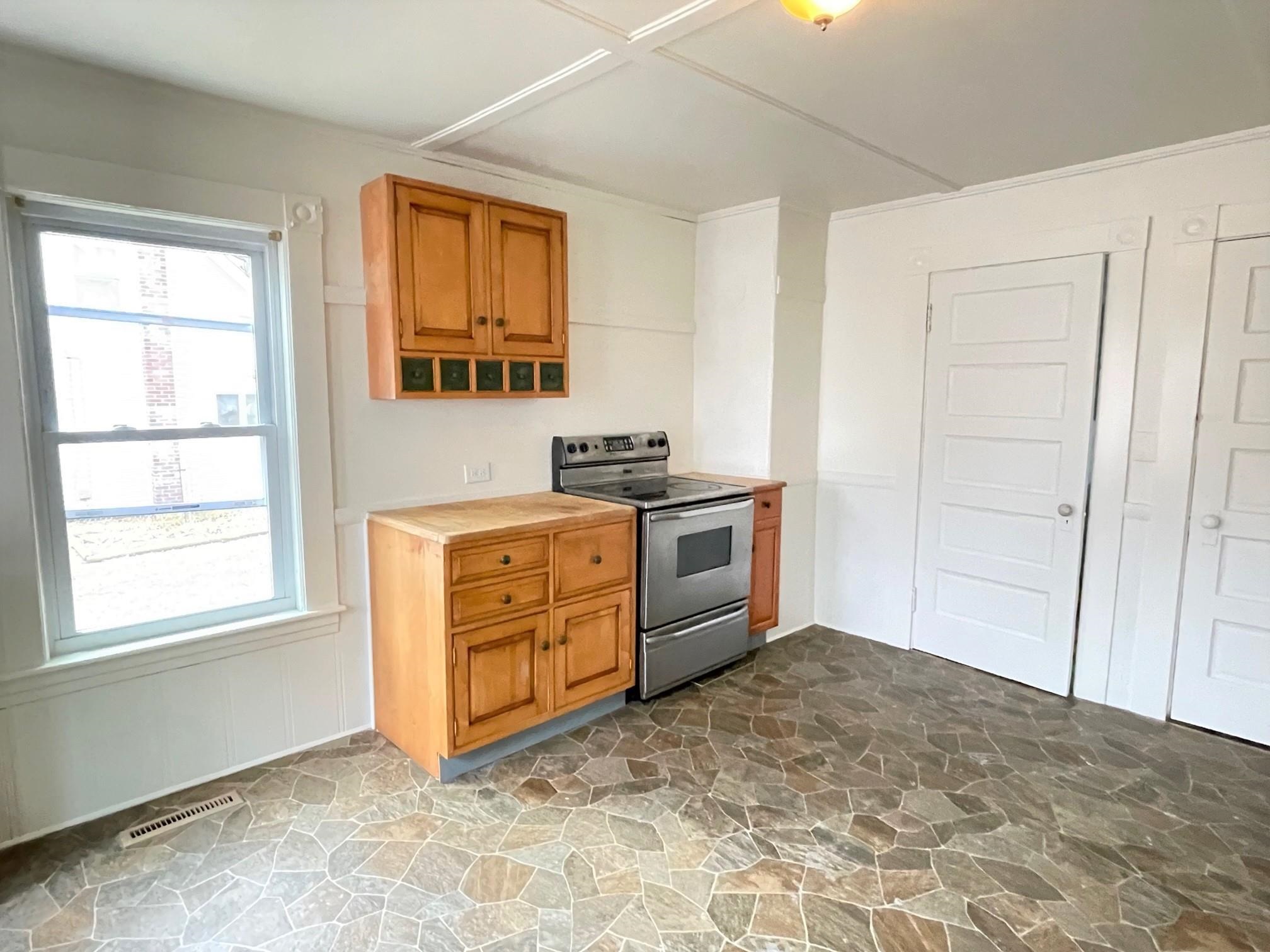 34 Maple Street Rochester, NH 03867 - Photo 9 of 28