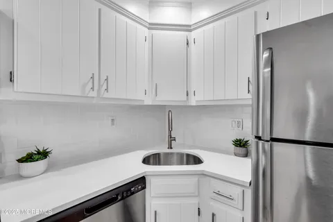 $2,800 | 34 Lexington Court, Red Bank, NJ 07701