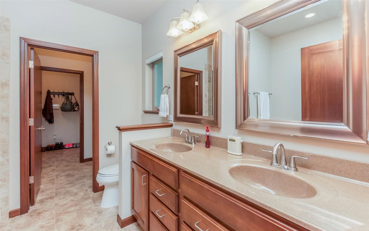 2911 Caspian Road Hiawatha, IA 52233 - Photo 15 of 21 Gallery Image 15