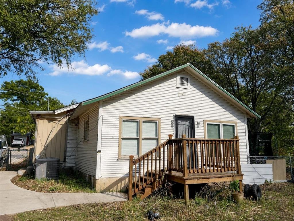 933 Gillham Road, Unit B Fort Worth, TX 76114 - Photo 2 of 7 Gallery Image 2