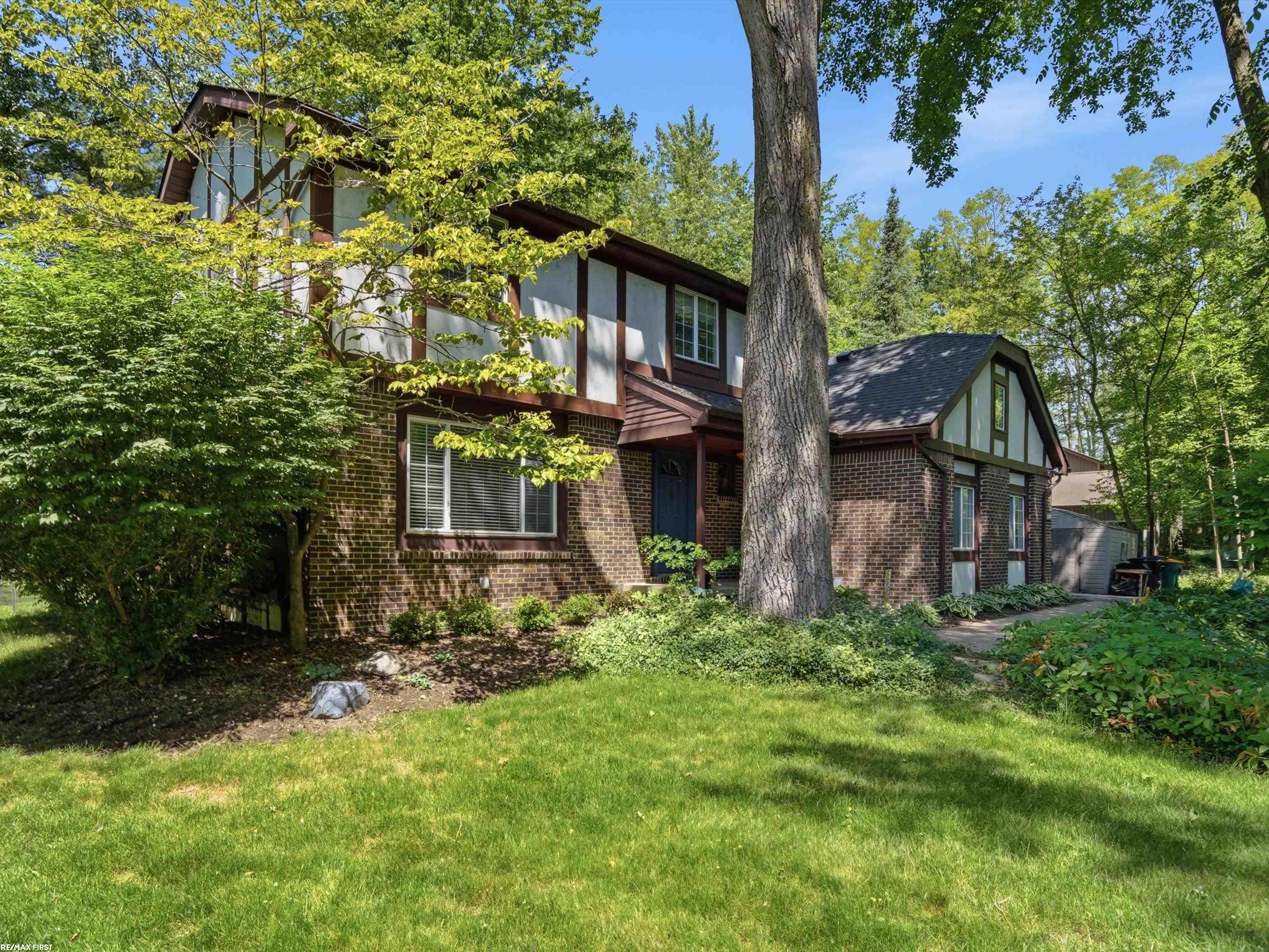 23011 Gill Road Farmington, MI 48335 - Photo 3 of 39 Gallery Image 3