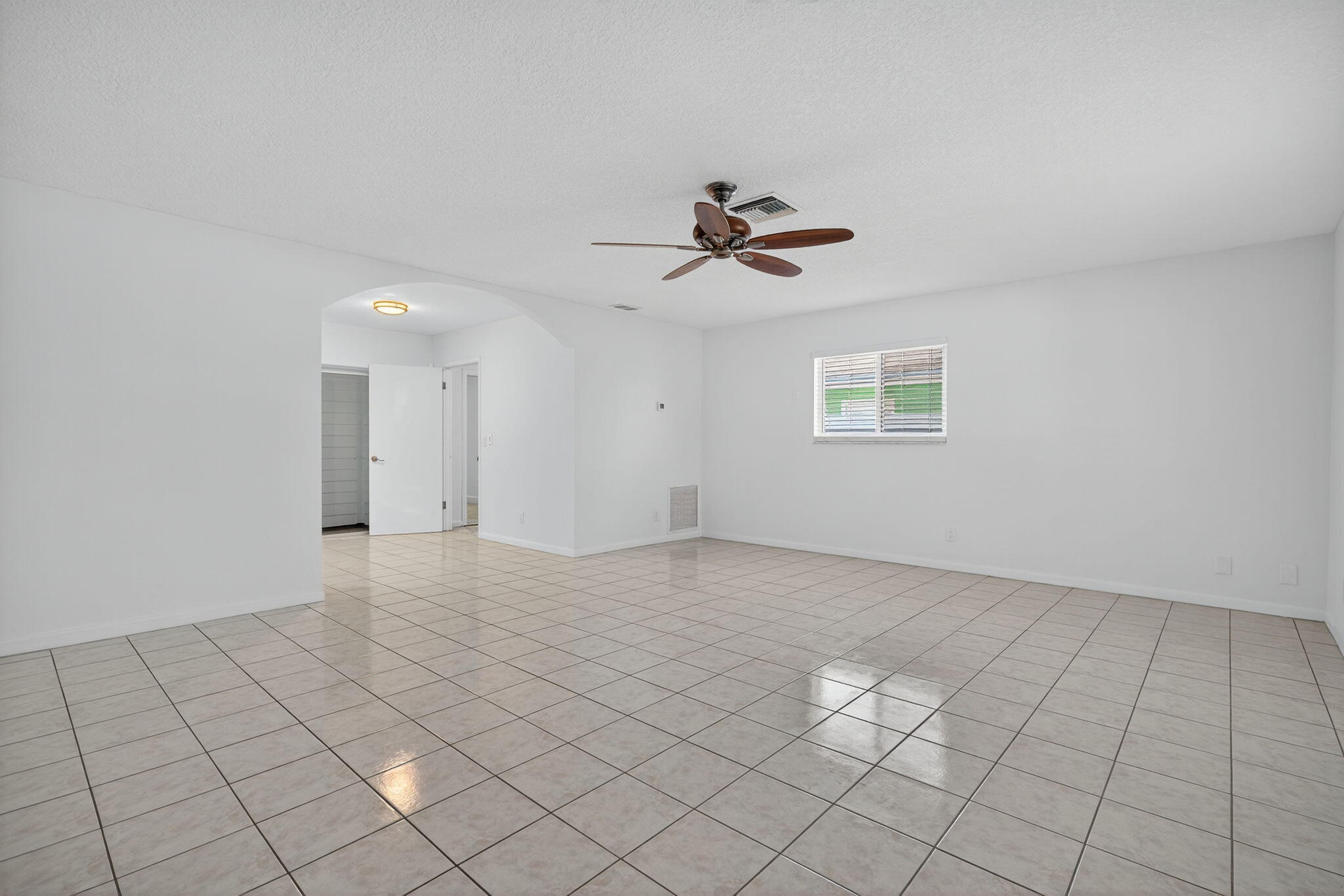 516 East Whitney Drive Jupiter, FL 33458 - Photo 14 of 63 Family Room