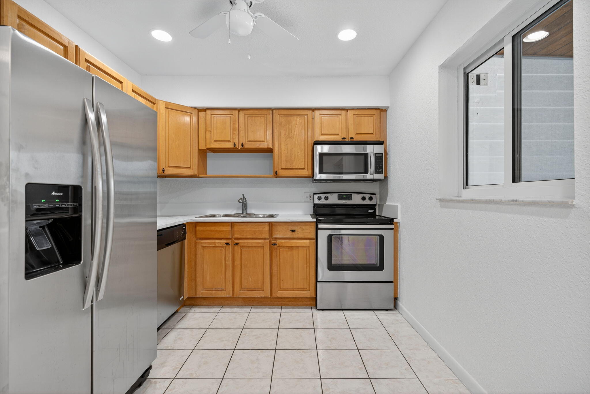 516 East Whitney Drive Jupiter, FL 33458 - Photo 24 of 63 Kitchen