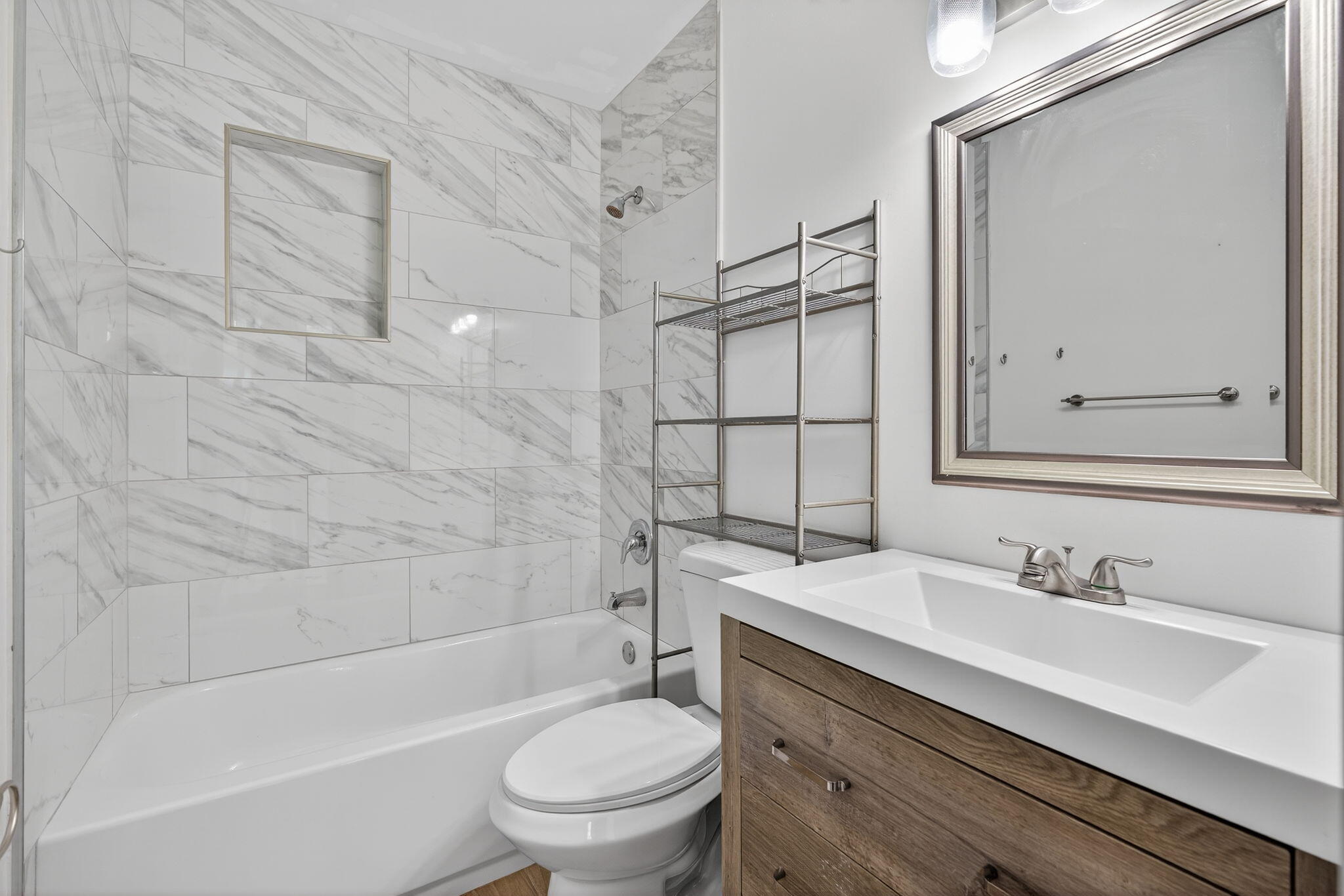 516 East Whitney Drive Jupiter, FL 33458 - Photo 31 of 63 Bathroom 2