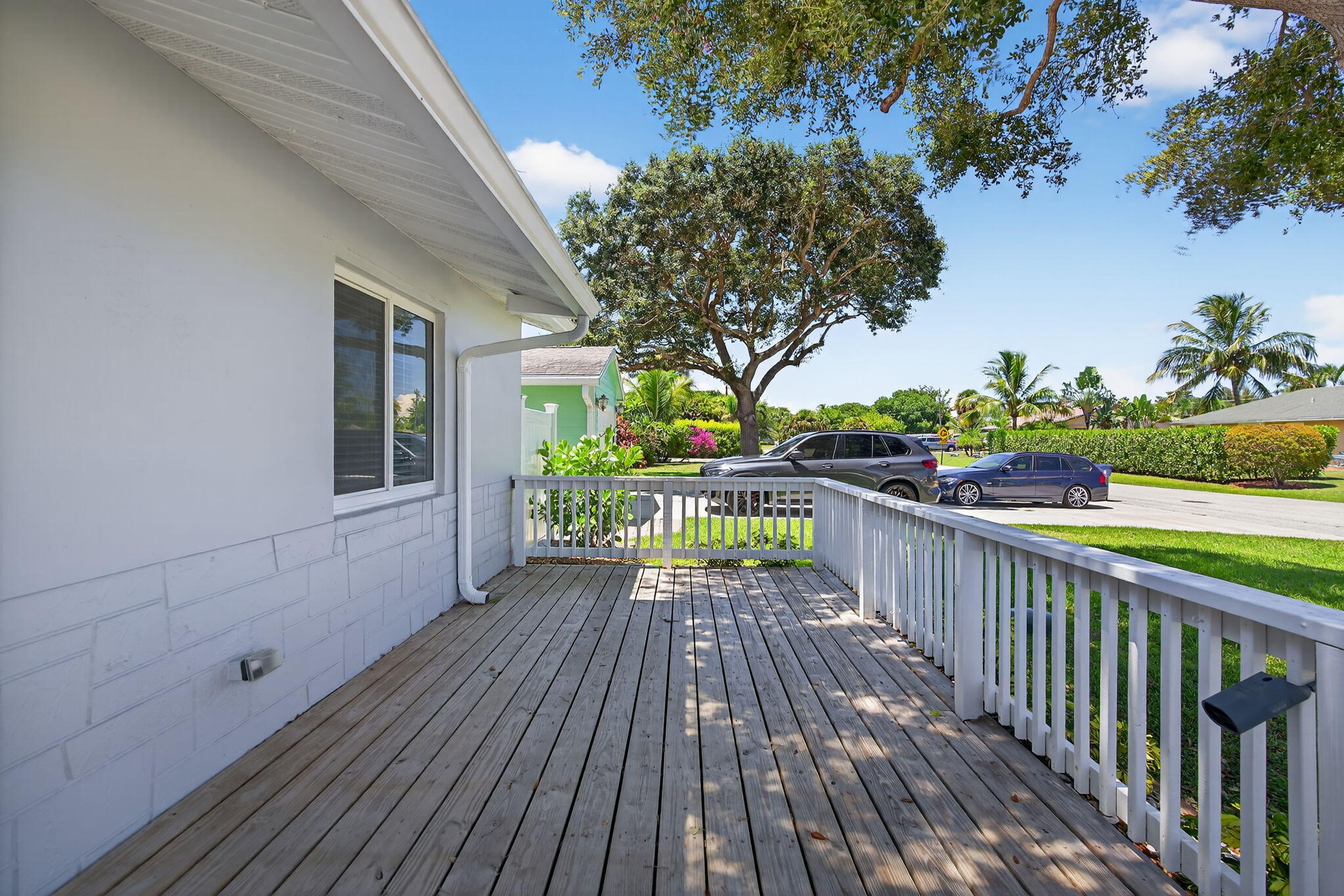 516 East Whitney Drive Jupiter, FL 33458 - Photo 9 of 63 Front yard
