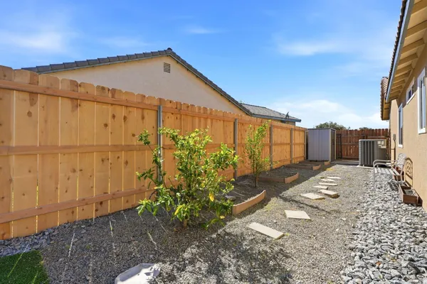 $425,000 | 702 Montecito Court, Lemoore, CA 93245
