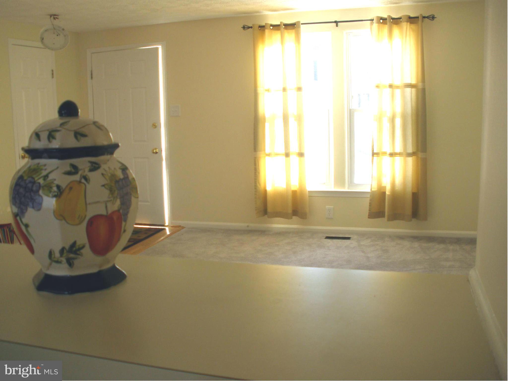 38 Rader Court Baltimore, MD 21234 - Photo 3 of 18 Living Room