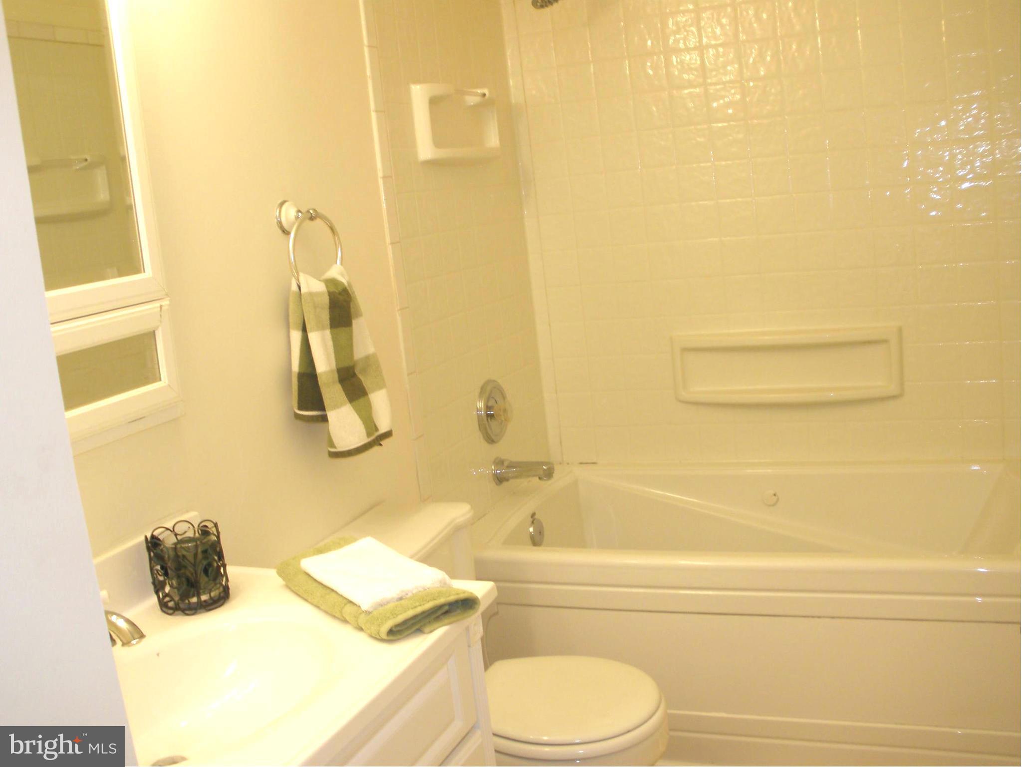 38 Rader Court Baltimore, MD 21234 - Photo 5 of 18 Bath