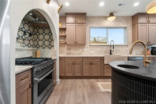 $1,899,000 | 154 Via Cresta Drive, Sunrise Beach, MO 65079