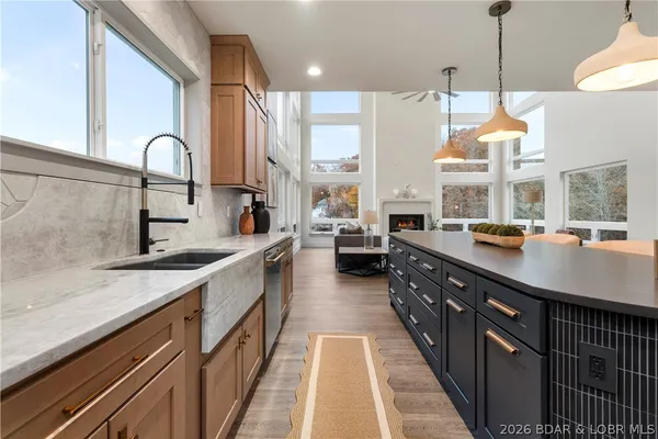 $1,899,000 | 154 Via Cresta Drive, Sunrise Beach, MO 65079