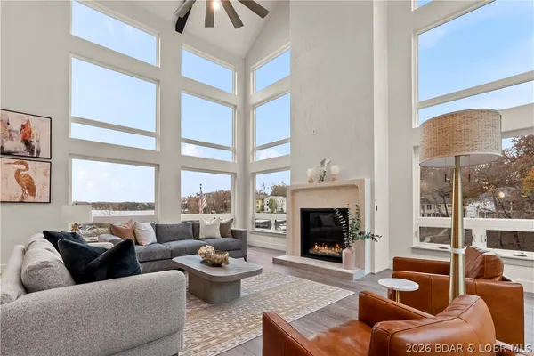 $1,899,000 | 154 Via Cresta Drive, Sunrise Beach, MO 65079