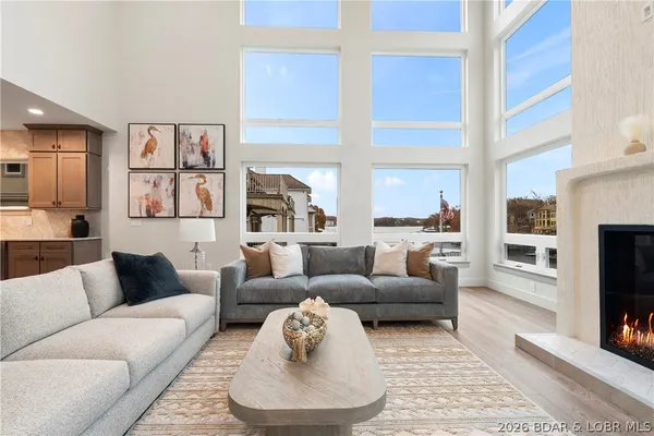 $1,899,000 | 154 Via Cresta Drive, Sunrise Beach, MO 65079