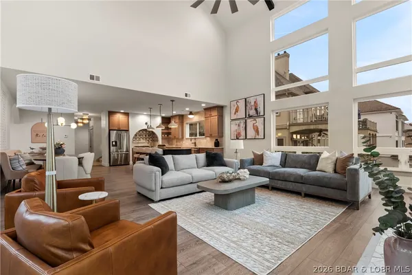 $1,899,000 | 154 Via Cresta Drive, Sunrise Beach, MO 65079