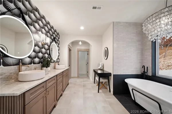 $1,899,000 | 154 Via Cresta Drive, Sunrise Beach, MO 65079