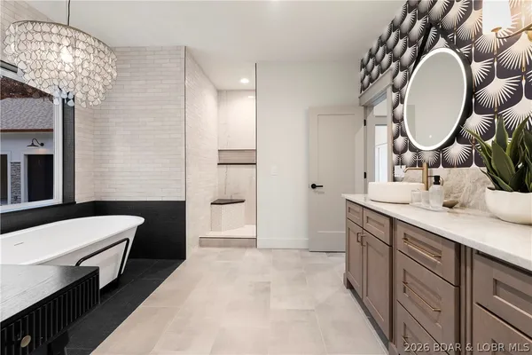 $1,899,000 | 154 Via Cresta Drive, Sunrise Beach, MO 65079