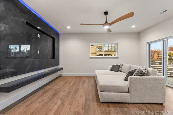 $1,899,000 | 154 Via Cresta Drive, Sunrise Beach, MO 65079