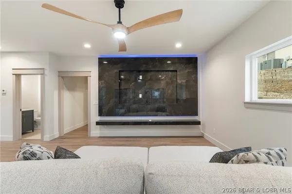 $1,899,000 | 154 Via Cresta Drive, Sunrise Beach, MO 65079