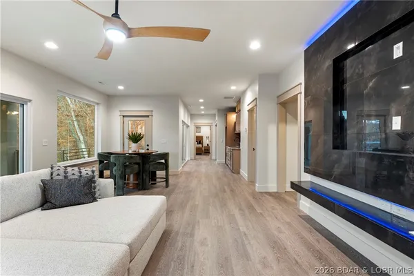 $1,899,000 | 154 Via Cresta Drive, Sunrise Beach, MO 65079