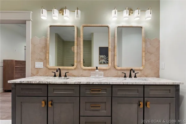 $1,899,000 | 154 Via Cresta Drive, Sunrise Beach, MO 65079