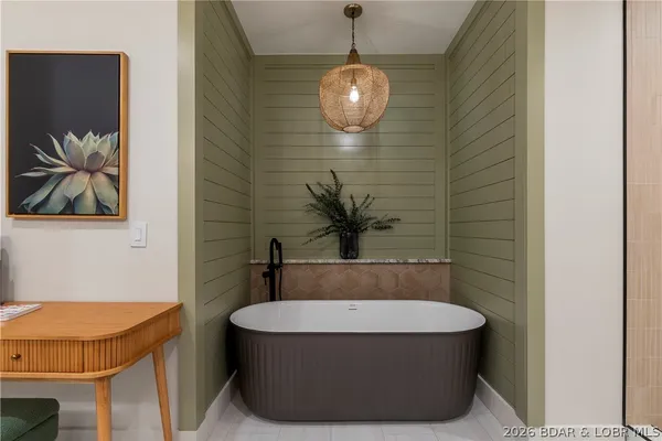 $1,899,000 | 154 Via Cresta Drive, Sunrise Beach, MO 65079