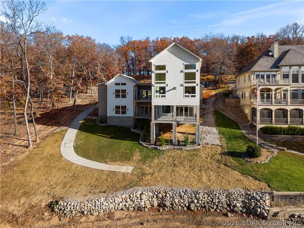 $1,899,000 | 154 Via Cresta Drive, Sunrise Beach, MO 65079